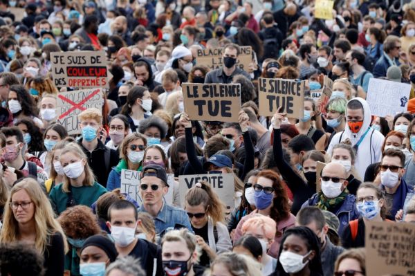 "Justice pour tous": des milliers de manifestants en France contre les violences policières