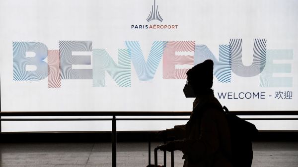 VIDÉO - Covid 19 : les contrôles dans les aéroports français sont-ils fiables ? Pas si sûr...