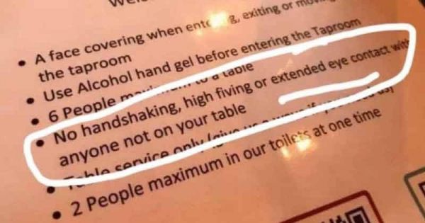 Un Pub de Londres exige « pas de contact visuel prolongé » dans le cadre des règles du Corona