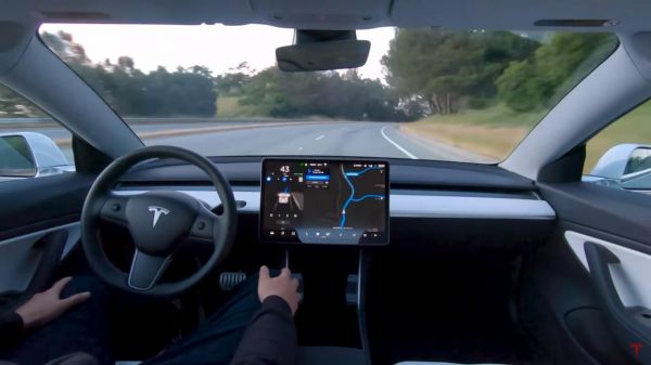 Tesla teste la conduite 100% autonome, et c'est impressionnant !