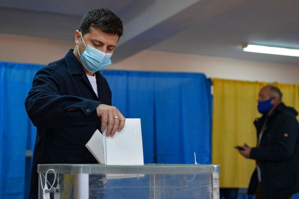 Élections locales: Ukraine: revers électoral pour le président Zelensky