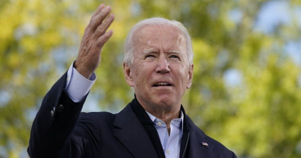 Joe Biden vote à Wilmington et égratigne le bilan de son rival