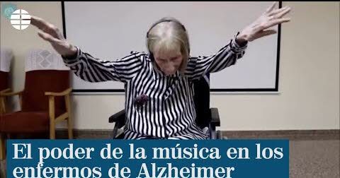 Images bouleversantes d'une danseuse, atteinte d'Alzheimer, qui se remémore le lac des cygnes