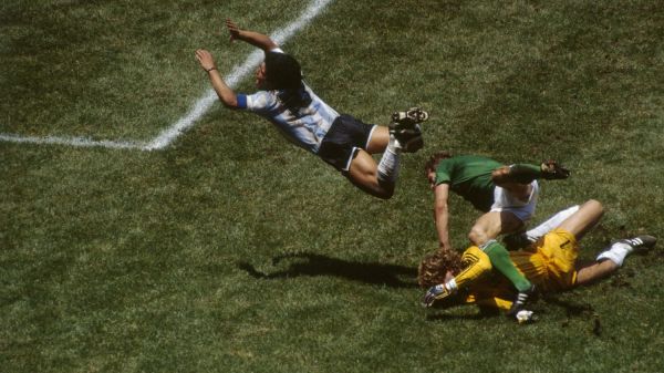 Mort de Diego Maradona : "Il avait le football au plus profond de lui, il n'y avait que cela qui comptait", témoigne l'ancien footballeur Alain Giresse
