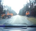 Une voiture percute un câble tendu à travers une route (Russie)