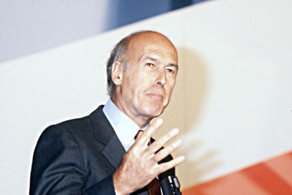 Mort de Valéry Giscard d'Estaing : le monde politique lui rend hommage