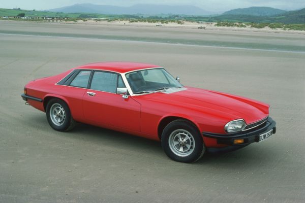 Jaguar XJ-S (1975-1996) : le coupé que l'âge a rendu beau, dès 13 000 €