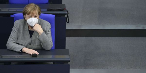 Covid-19 dans le monde : Angela Merkel plaide pour des restrictions renforcées