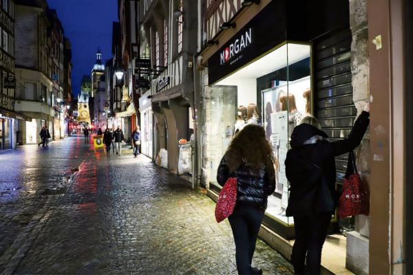 À Rouen, avec un couvre-feu avancé à 18 h, les commerces encore perdants