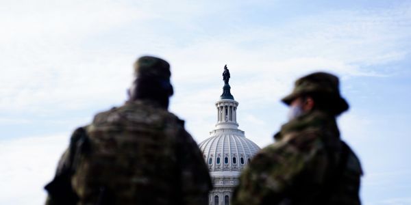 Investiture de Joe Biden : face à la crainte d'une attaque, les militaires passés au crible