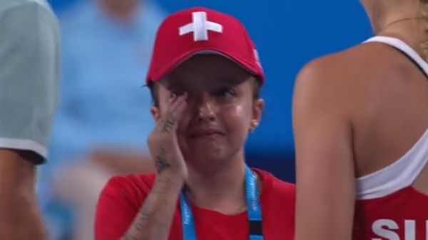 Quand une enfant est submergée par l’émotion en rencontrant Roger Federer (Hopman Cup 2017)