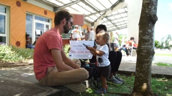 Guadeloupe : des parents d'élèves manifestent contre le port du masque dès 6 ans