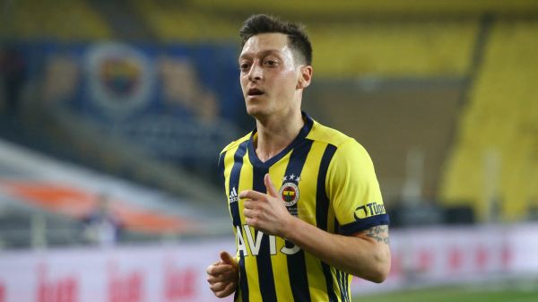 Turquie: les débuts très difficiles d'Özil avec Fenerbahçe