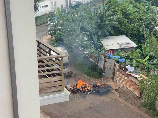 Koungou : barrages enflammés et affrontements avec les gendarmes ce matin