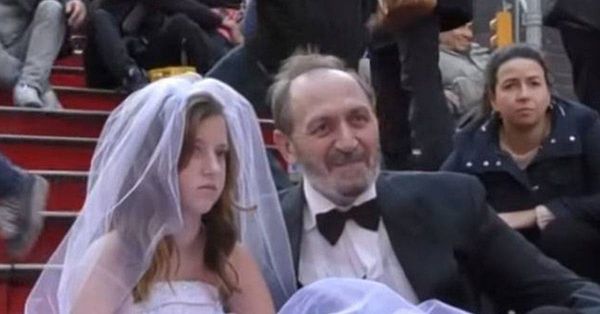 Experience social : Une petite fille de 12 ans « se mari »  avec un homme de 65 ans