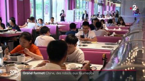 Chine : dans le restaurant du futur, des robots cuisinent et servent les clients