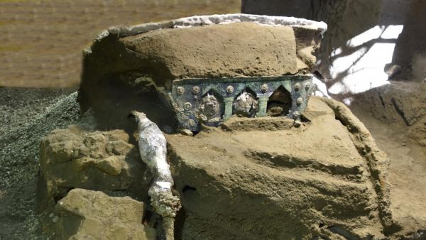 Archéologie : un char romain en excellent état découvert à Pompéi
