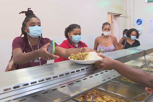 Grâce à une aide de l'État, les étudiants bénéficient d'un repas à 1 euro