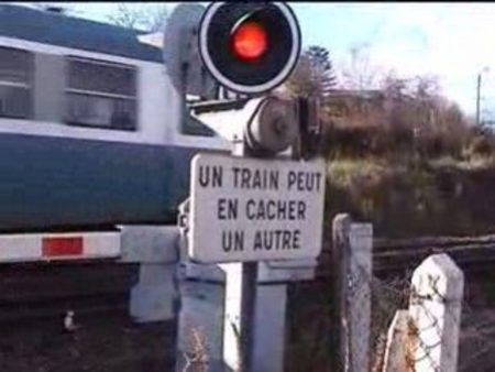 Attention ! « Un train peut en cacher un autre »