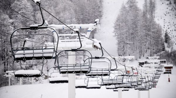 La fréquentation des stations de ski divisée par deux en février