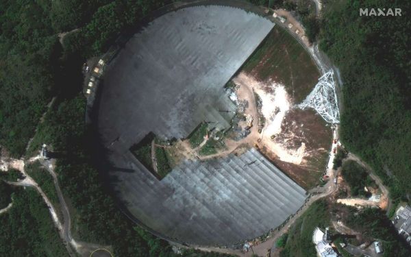 Le démontage de l'observatoire Arecibo vu depuis l'espace