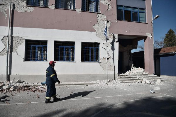 Grèce : près de 900 maisons inhabitables après le séisme