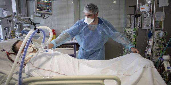 En réanimation à l'hôpital Nord de Marseille : « Aujourd'hui, on a l'impression que l'épidémie touche vraiment tout le monde »