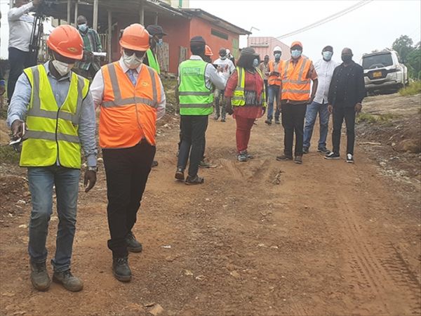 Gabon : Bounda Balonzi va-t-il démolir les constructions empiétant sur le domaine public routier ? (Gabon Review)