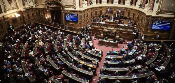 Amnesty International France condamne un texte discriminatoire et demande le retrait des dispositions contraires au droit international