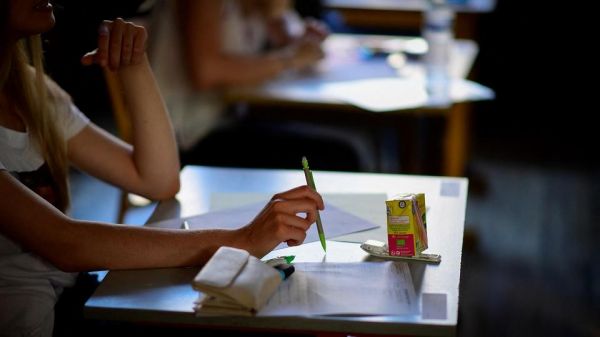Yvelines : une lycéenne sauve la vie de son professeur qui s'étouffait