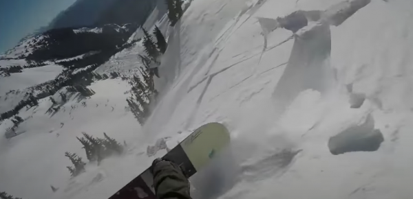 Vidéo : Quand une avalanche emporte un snowboardeur à Whistler