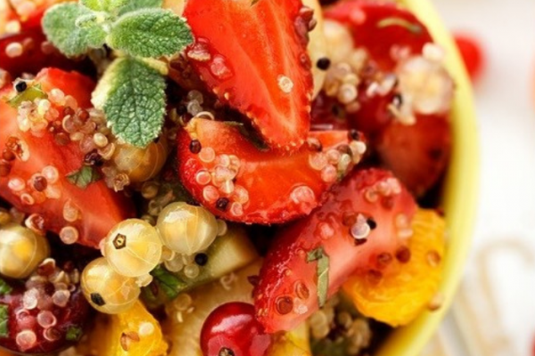Salade de quinoa aux fruits rouges, le dessert inattendu