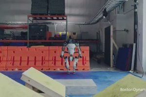 Le robot de Boston Dynamics fait du parkour