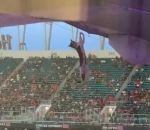 Un chat suspendu au Hard Rock Stadium rattrapé par des supporters (Miami)