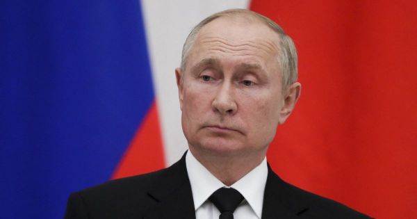 Vladimir Poutine à l'isolement à cause de la Covid-19 : il compte sur le vaccin Spoutnik V