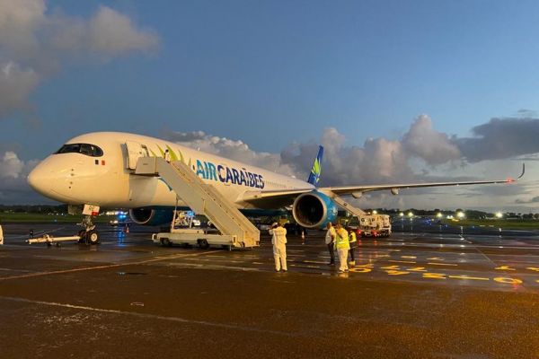 Covid-19 : un Airbus A350 transformé en réanimation volante pour rallier Tahiti, Pointe-à-Pitre puis Paris