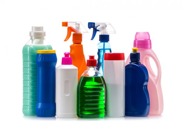 Pourquoi faudrait-il éviter les désinfectants pour faire le ménage ?