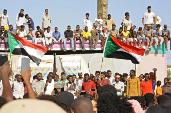Coup d'État au Soudan : arrestation du Premier ministre, État d'urgence décrété dans le pays