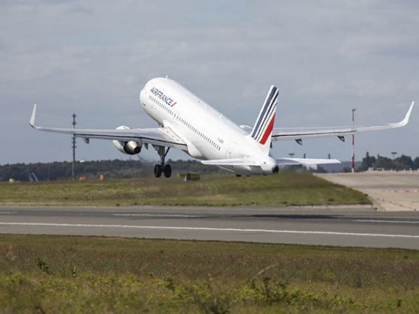 Air France : la Guadeloupe reliée à Montréal et New York, l'A220 en vidéo