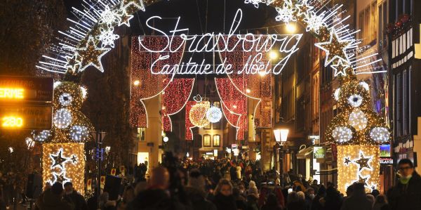 Marché de Noel de Strasbourg : les gestes barrières mal respectés, l'Etat menace