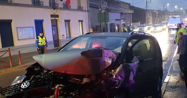 Velaines. Double collision : trois véhicules impliqués, cinq victimes
