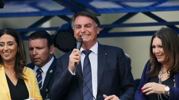 Brésil: Jair Bolsonaro adhère au Parti libéral, sa réélection en tête