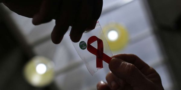 Journée mondiale de lutte contre le sida : « Les violences sociales, étatiques et symboliques éloignent les personnes des soins et de la prévention »