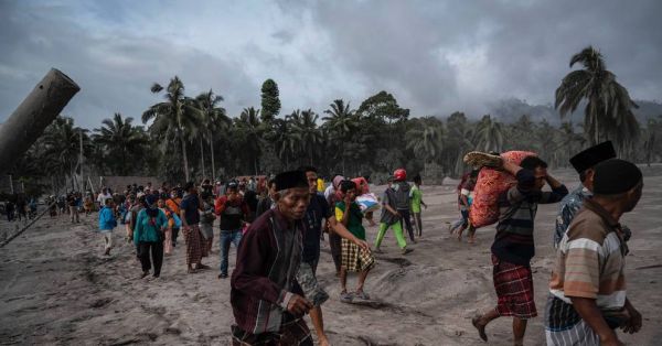 Indonésie: l'éruption du volcan Semeru fait 13 morts, des disparus recherchés