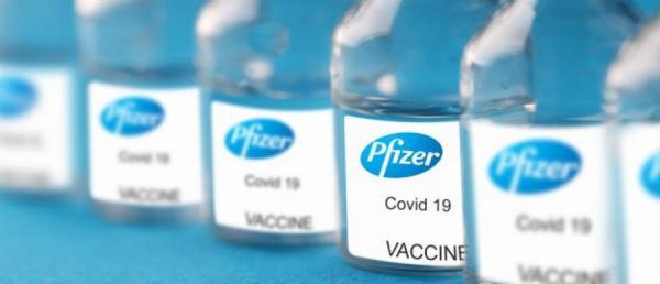 Coronavirus: Pfizer et BioNTech annoncent qu'une nouvelle version de leur vaccin adaptée au variant Omicron est attendue "en mars" mais le vaccin actuel serait toujours efficace après "trois doses"