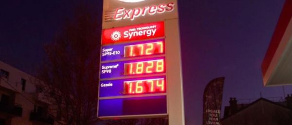 Les prix des carburants ont atteint un record la semaine passée, le gazole dépassant les 1,60 euro le litre pour la première fois dans un contexte de hausse des cours du pétrole - VIDEO