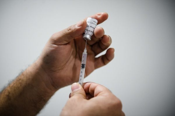 4e dose de vaccin : le Conseil d'orientation de la Stratégie vaccinale émet des réserves