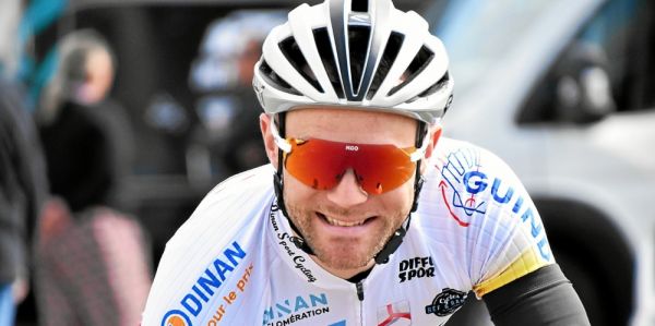 Cyclisme. Tour de la Manche : Mickaël Guichard devant Maxime Cam lors de la première étape