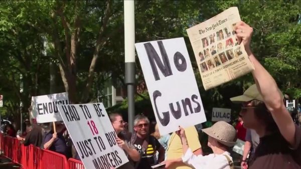 États-Unis : le congrès annuel de la NRA se tient trois jours après la fusillade d'Uvalde