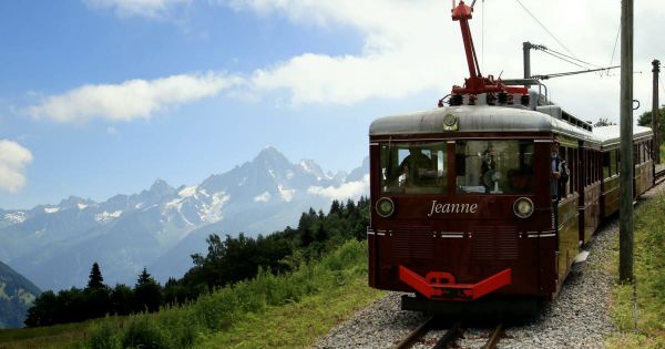 En famille. Tramway du Mont-Blanc : des rails en montagne...